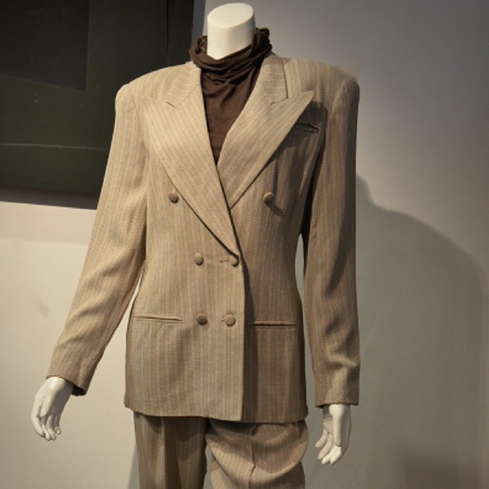 GARFIELD & MARKS FLUID RAYON BLEND SUIT